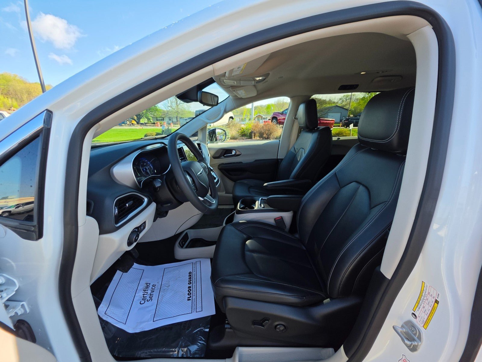 Used 2024 Chrysler Pacifica Touring-L FWD image 30