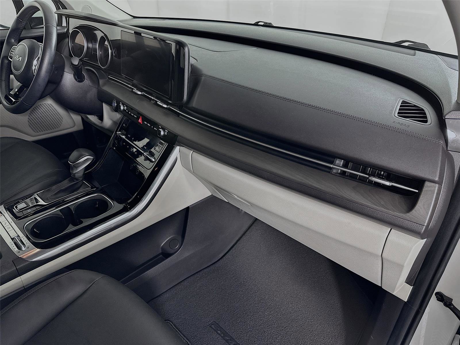 Used 2022 Kia Carnival SX image 30