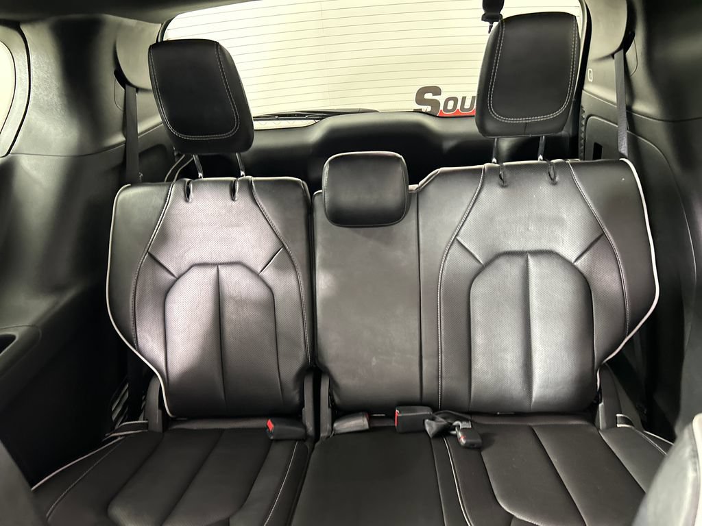 Used 2025 Chrysler Pacifica Limited FWD image 19