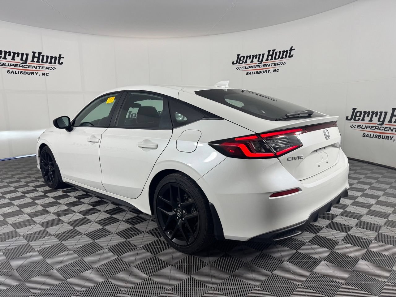 Used 2023 Honda Civic Sport image 9