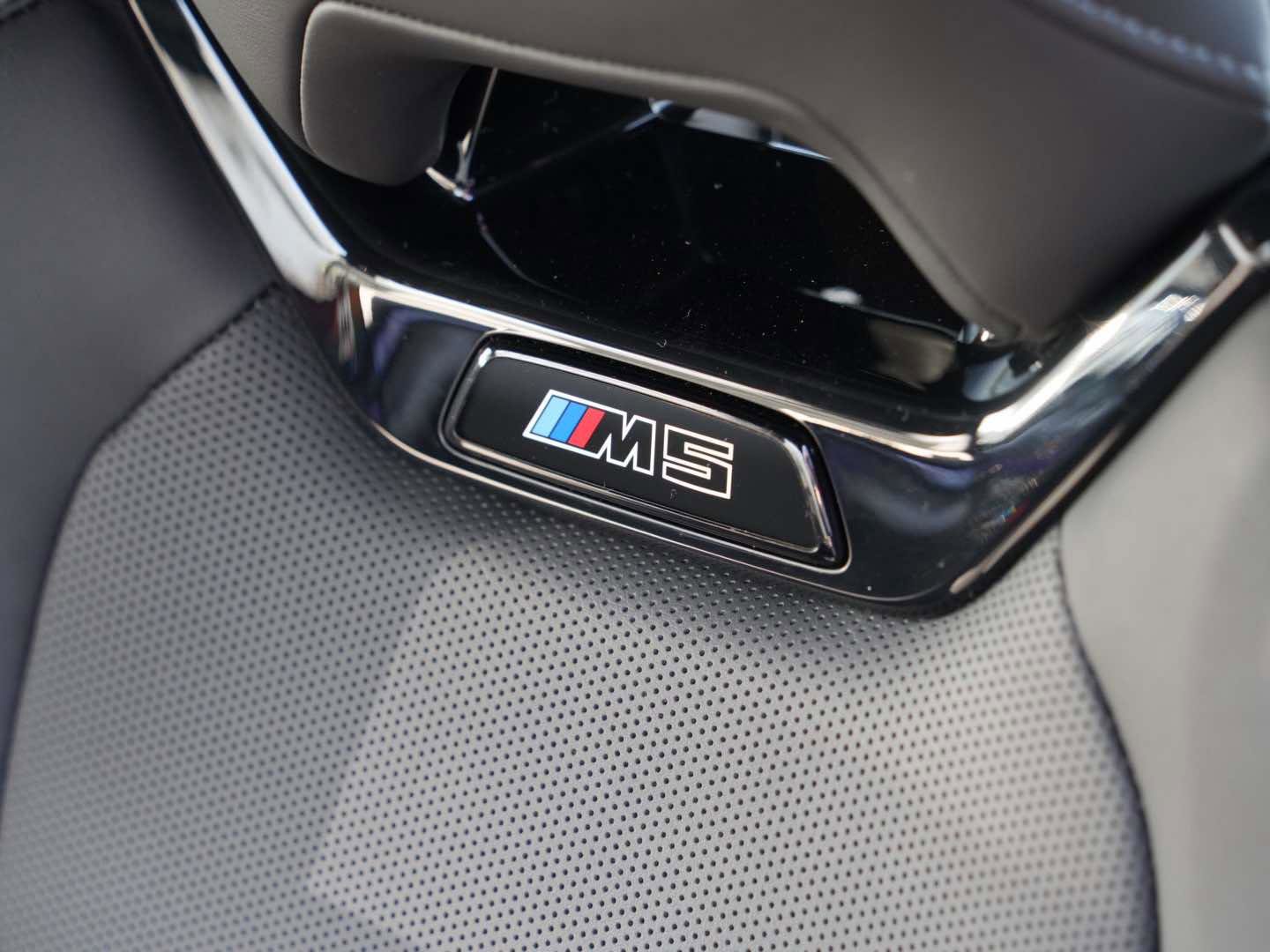 Used 2025 BMW M5 w/ Carbon Package image 23