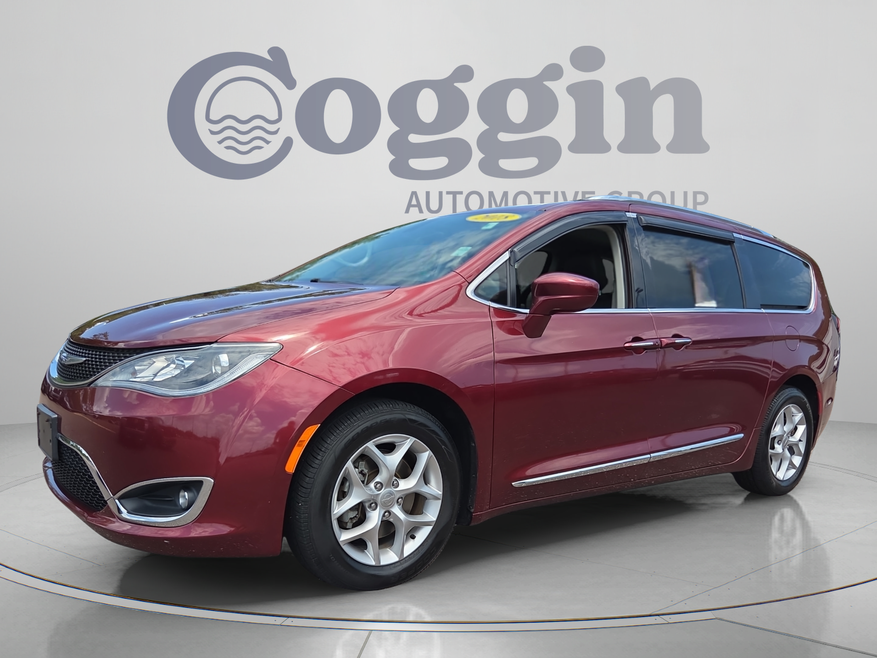 Used 2018 Chrysler Pacifica Touring-L w/ Tire & Wheel Group FWD image 1