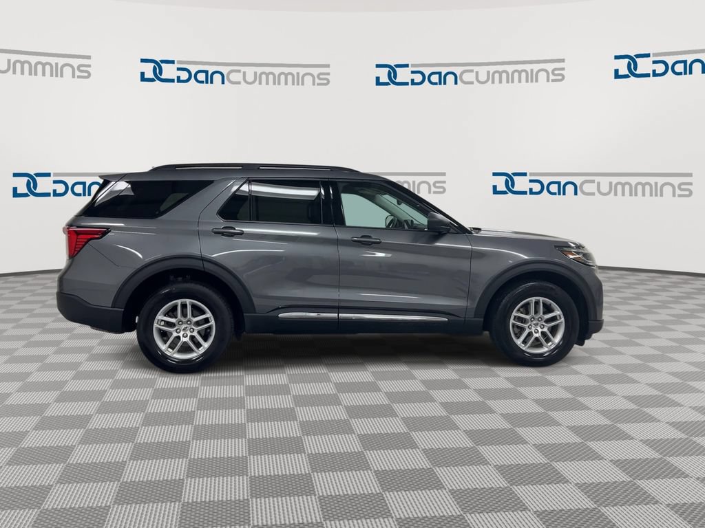 Used 2025 Ford Explorer Active AWD/4WD image 9