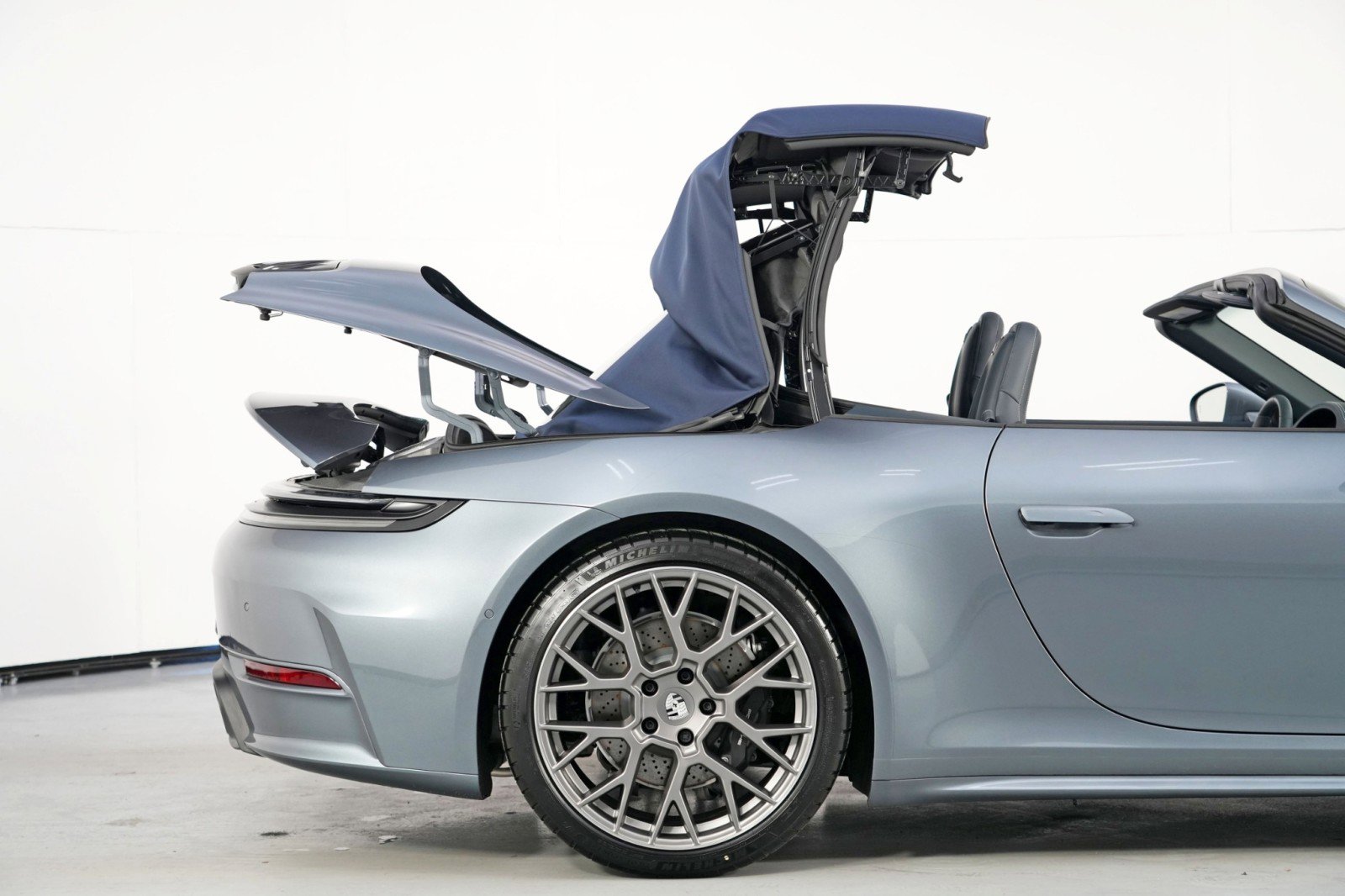 Used 2025 Porsche 911 Carrera image 56