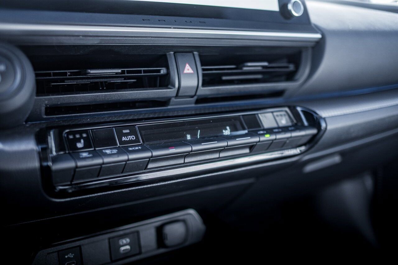 Used 2024 Toyota Prius XLE image 24