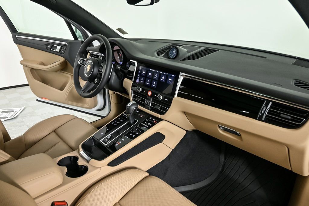 New 2026 Porsche Macan image 25