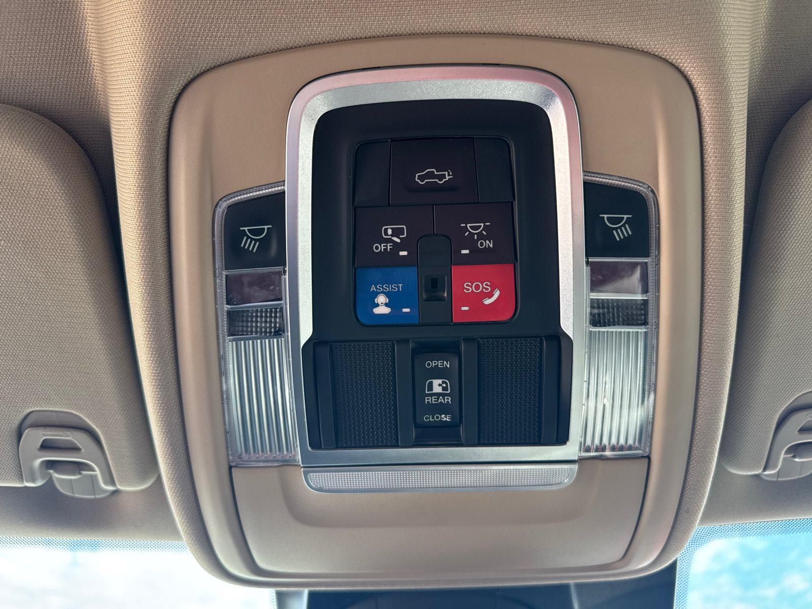 Used 2021 RAM 1500 Laramie AWD/4WD image 11