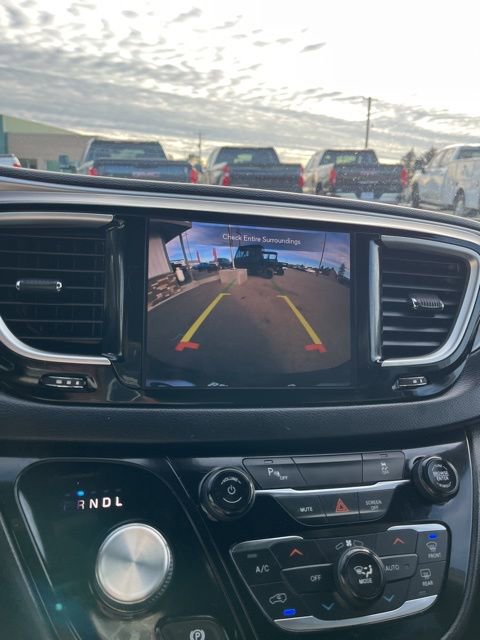Used 2020 Chrysler Pacifica Touring-L w/ S Appearance Package FWD image 56