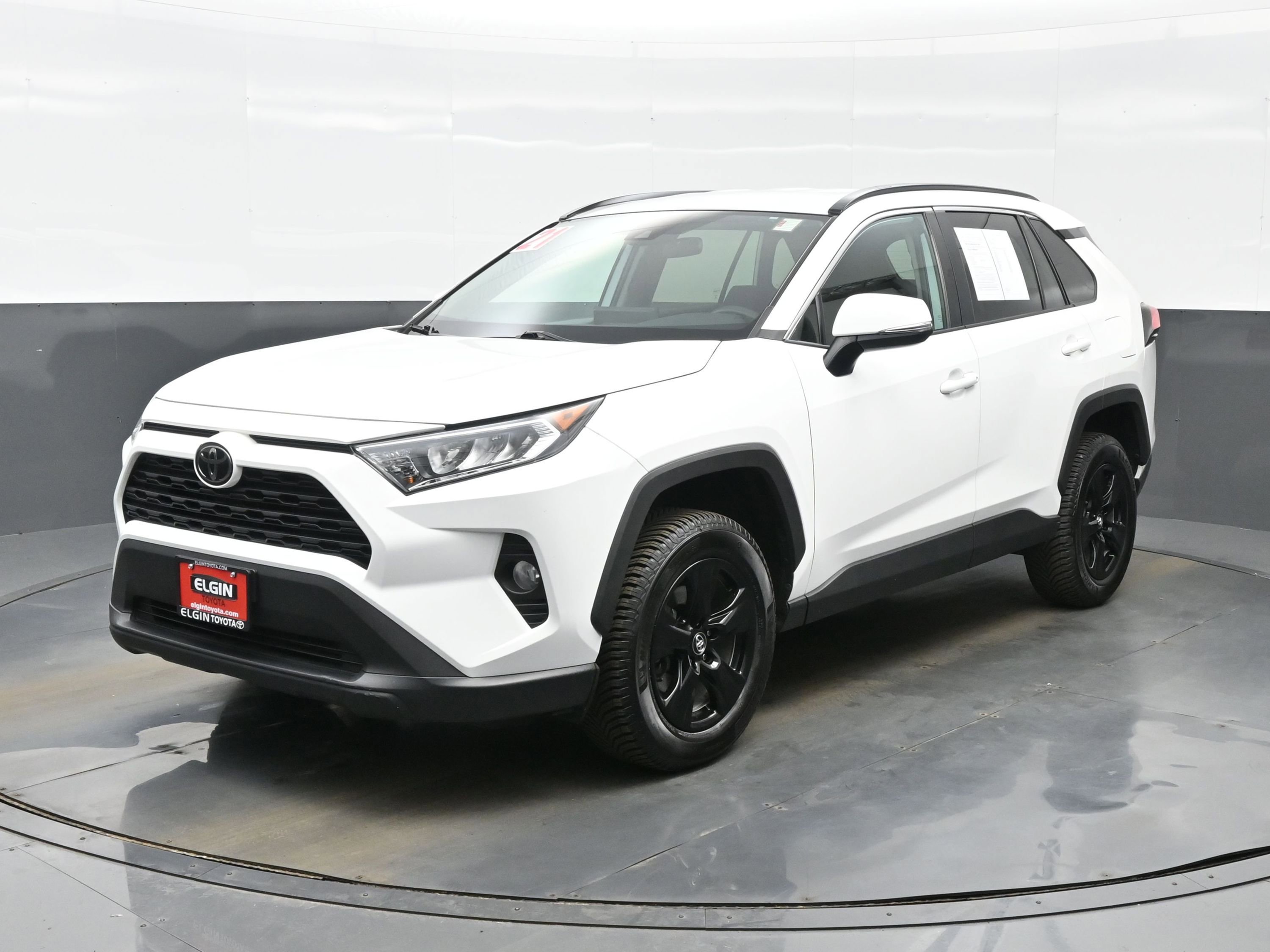 Used 2021 Toyota RAV4 XLE AWD/4WD image 2