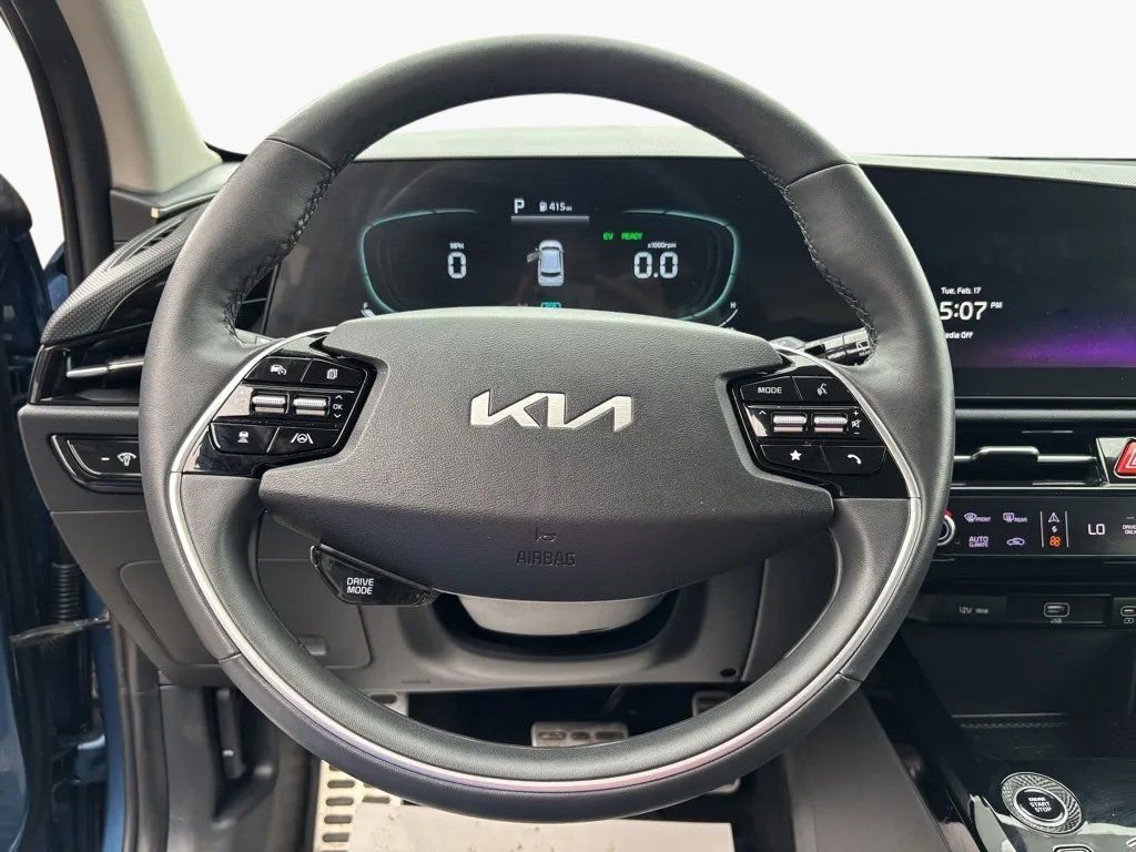 Used 2023 Kia Niro SX Touring image 13