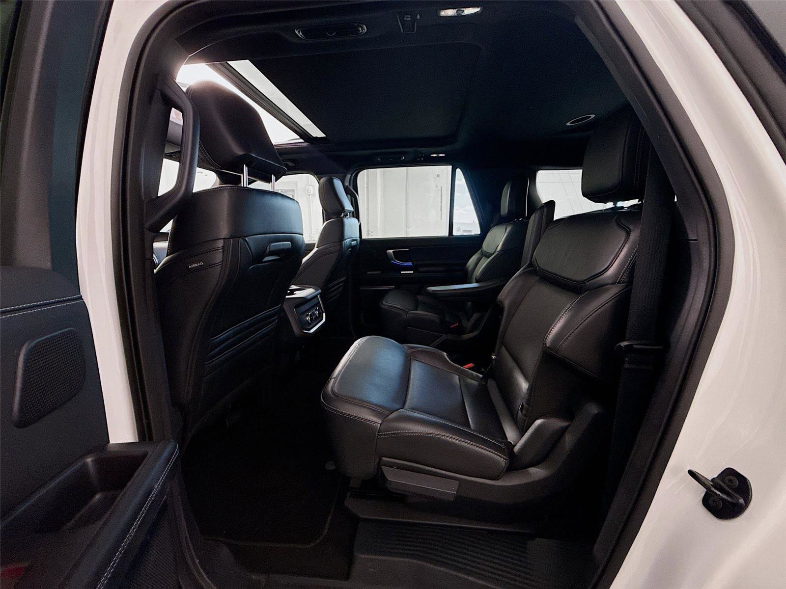 Used 2025 Ford Expedition Max Platinum w/ Stealth Performance Package image 18