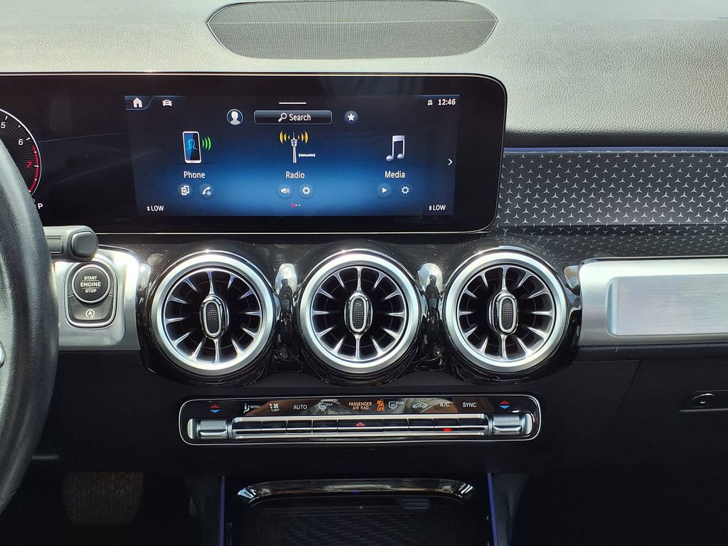Used 2025 Mercedes-Benz GLB 250 4MATIC image 31