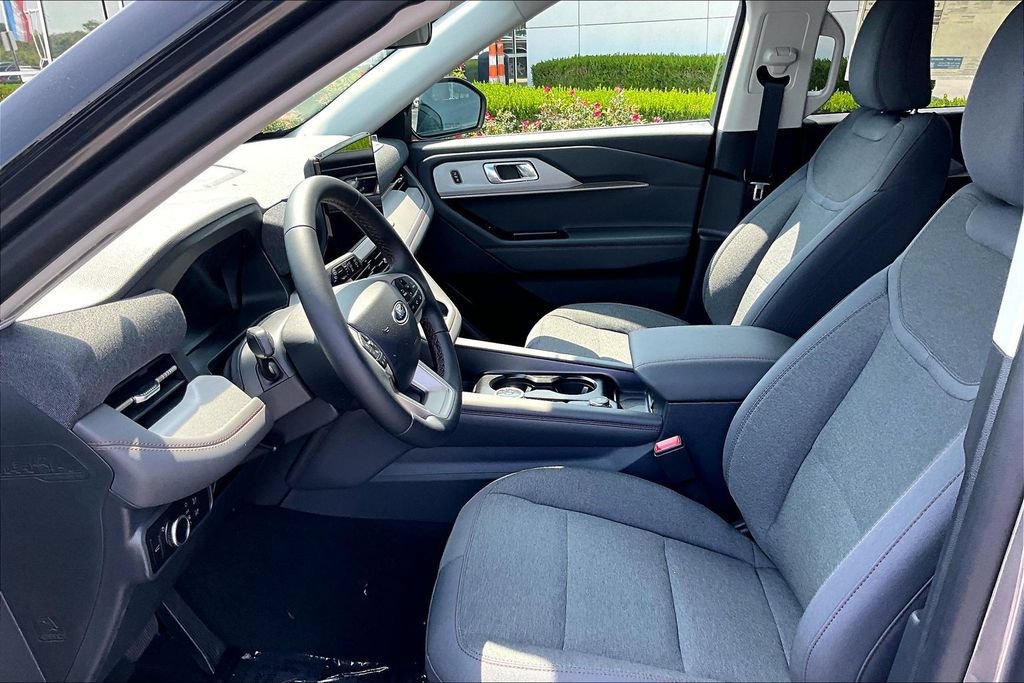 New 2026 Ford Explorer Active RWD image 9