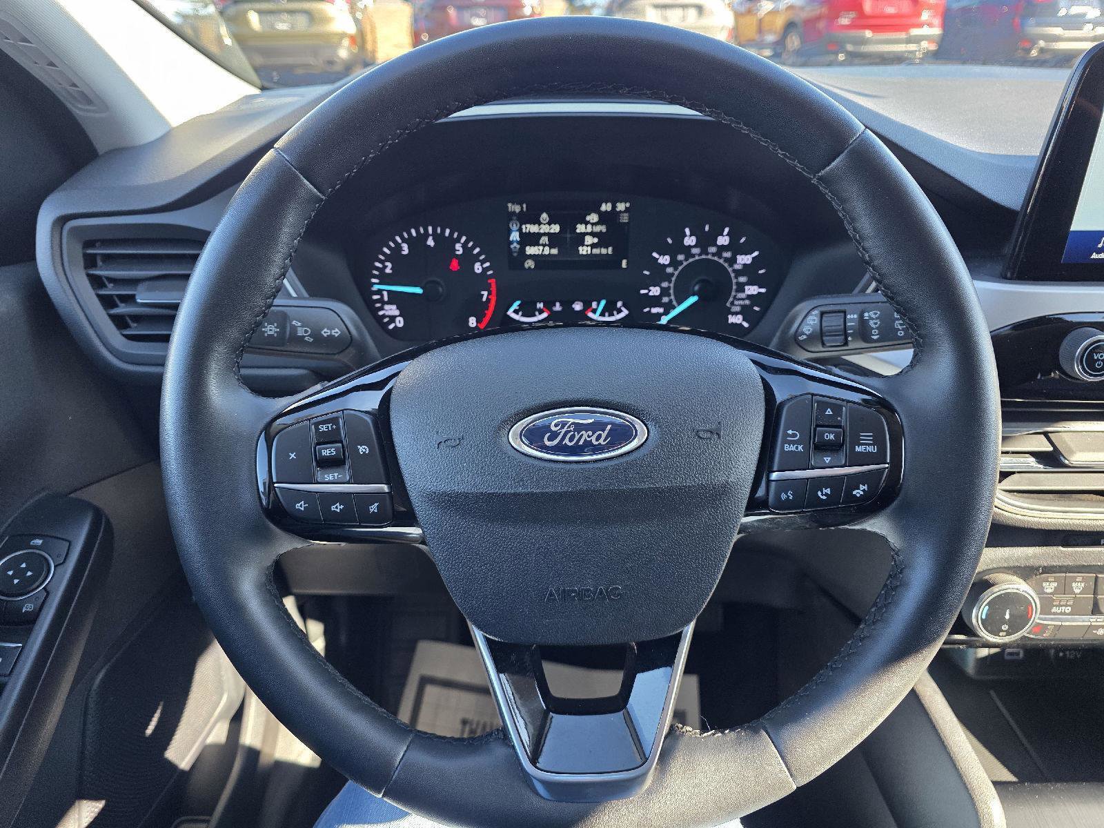Used 2022 Ford Escape SE w/ SE Sport Appearance Package image 16