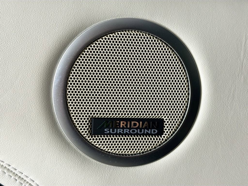 Used 2024 Land Rover Discovery Metropolitan Edition image 23