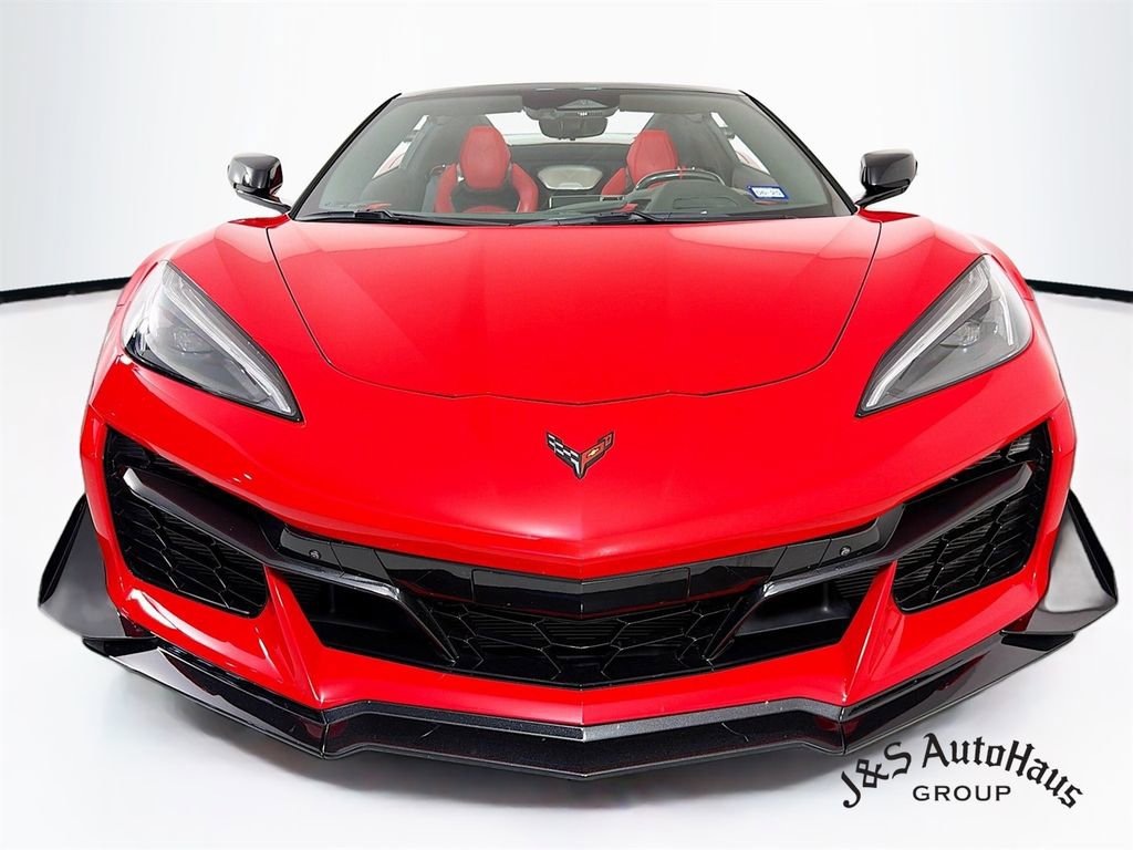 Used 2024 Chevrolet Corvette Z06 w/ Z07 Performance Package RWD image 2