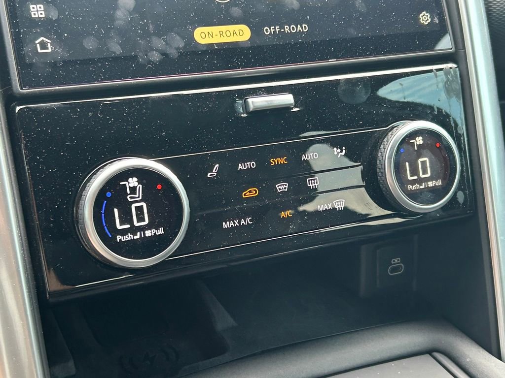 Used 2024 Land Rover Discovery Dynamic SE image 36