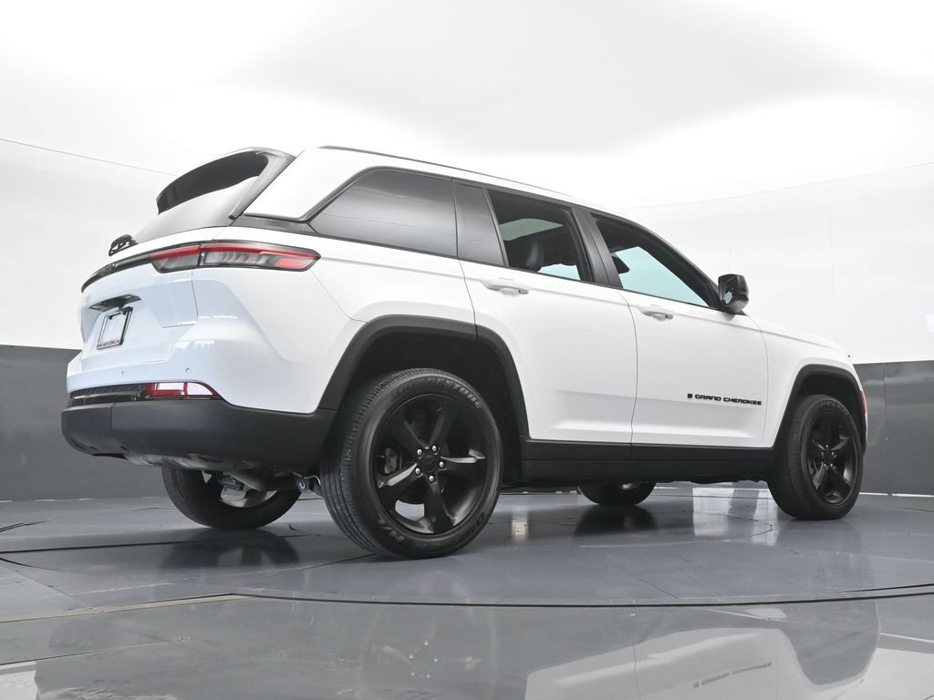 Used 2024 Jeep Grand Cherokee Altitude RWD image 58