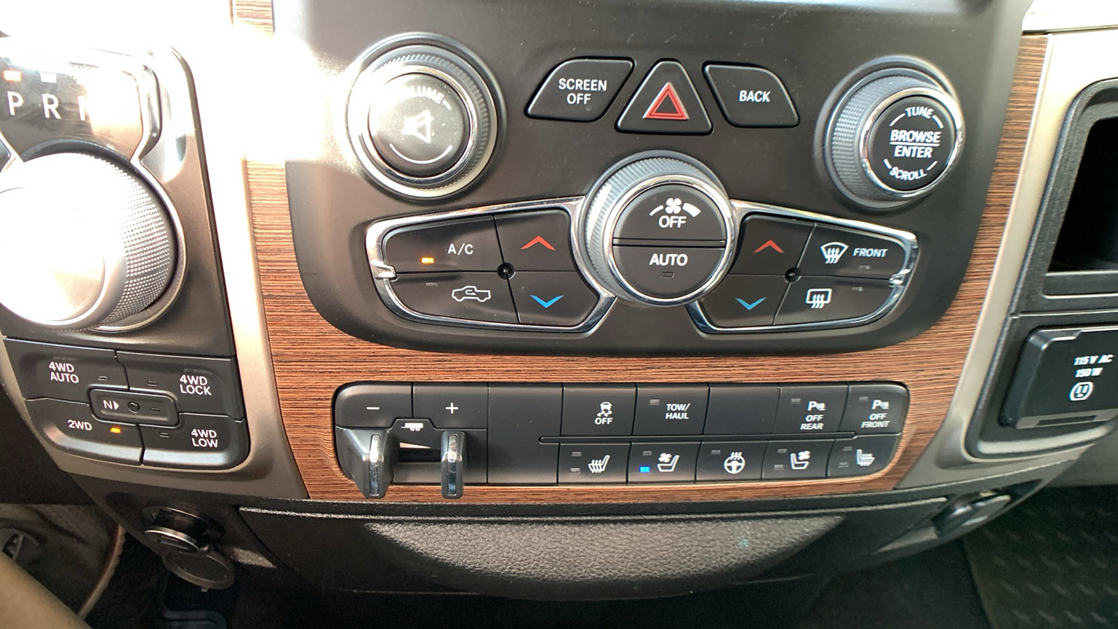 Used 2018 RAM 1500 Laramie image 20