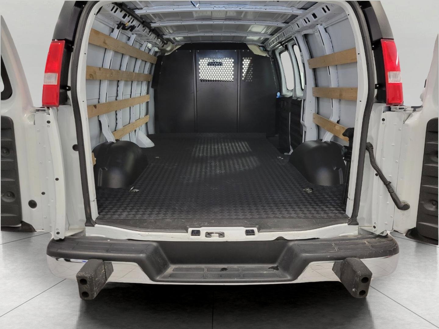 Used 2024 Chevrolet Express 2500 RWD 2500 135 w/ Driver Convenience Package image 16