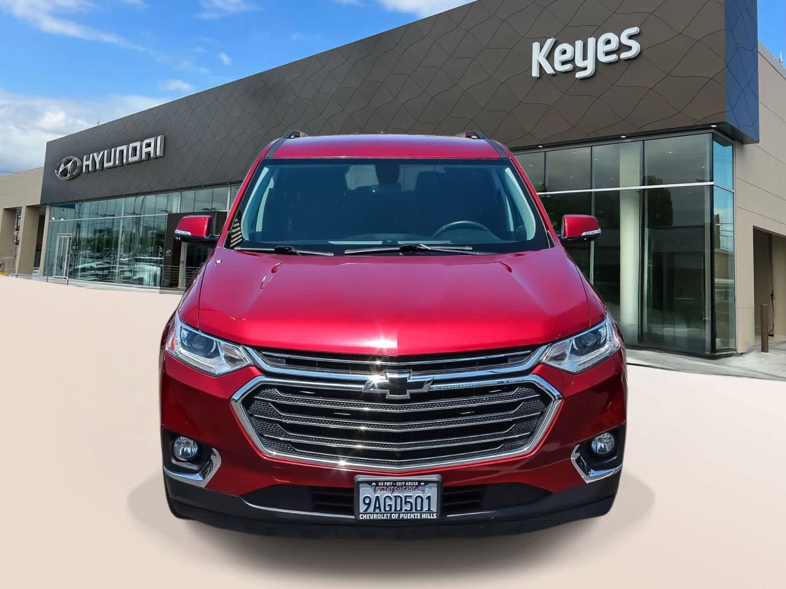 Used 2018 Chevrolet Traverse LT w/ LPO, Cargo Package FWD image 2