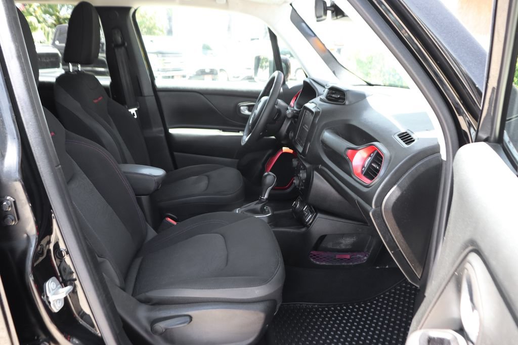 Used 2023 Jeep Renegade Trailhawk AWD/4WD image 33