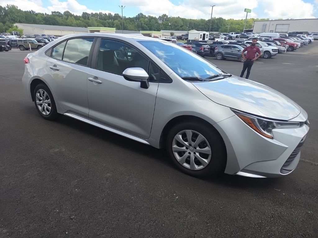 Used 2025 Toyota Corolla LE FWD image 15