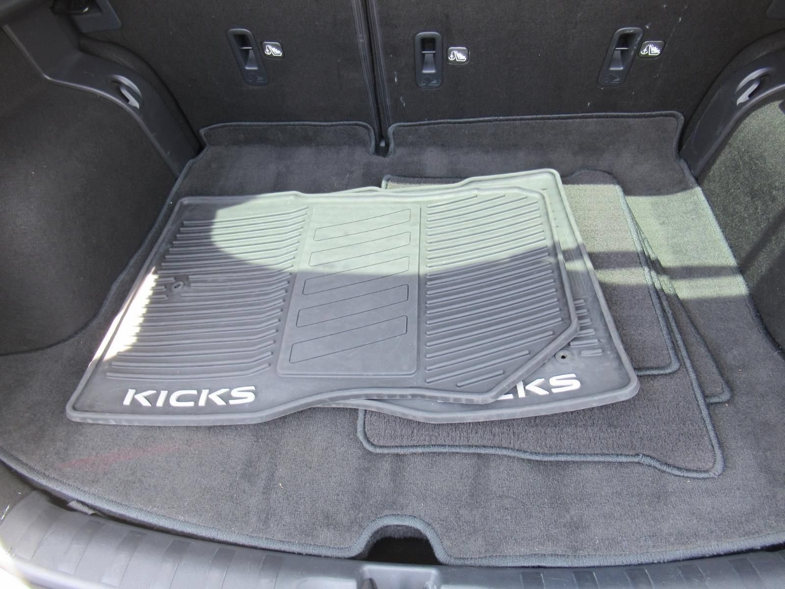 Used 2020 Nissan Kicks SR w/ SR Premium Package FWD image 34