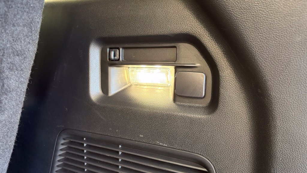 Used 2025 Ford Explorer Active AWD/4WD image 5