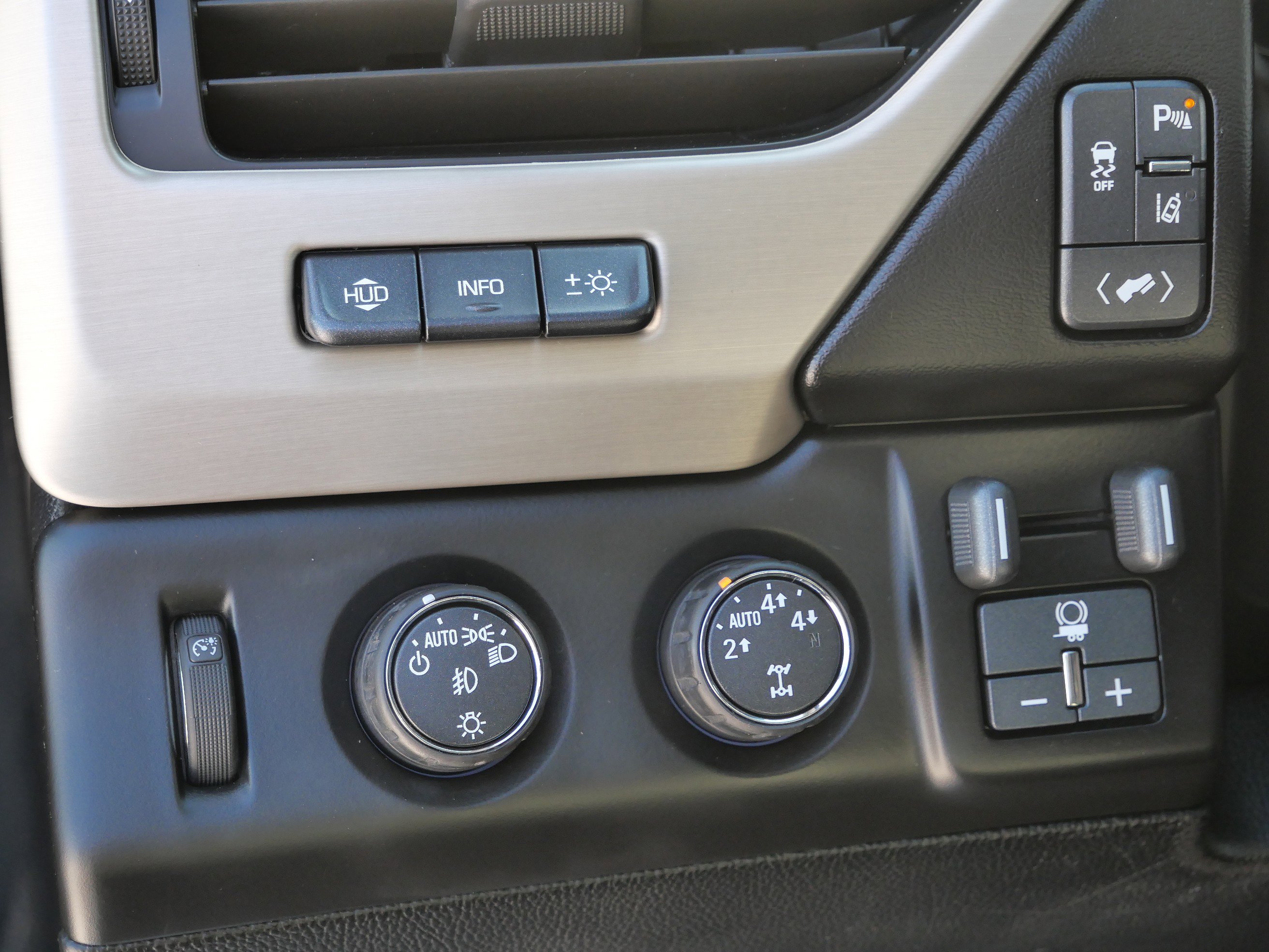 Used 2015 GMC Yukon XL Denali w/ Touring Package image 18