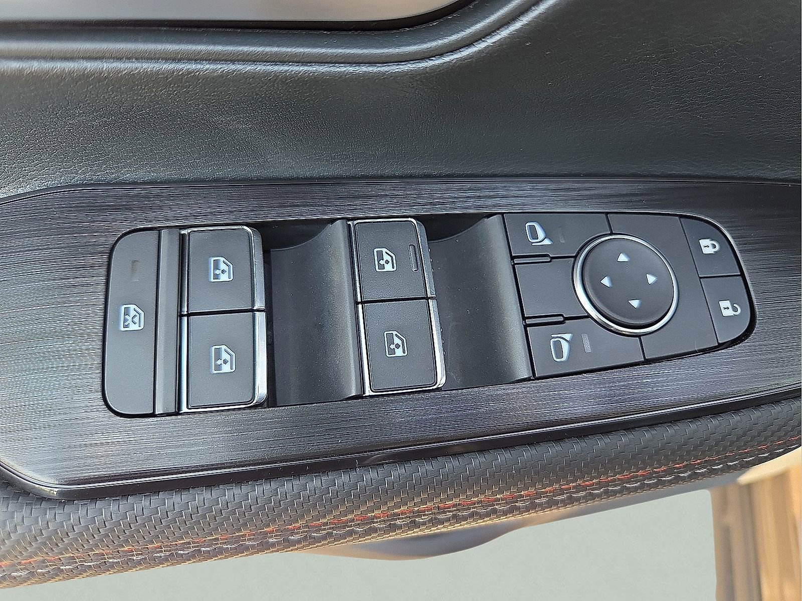 New 2026 Nissan Kicks SR FWD image 15