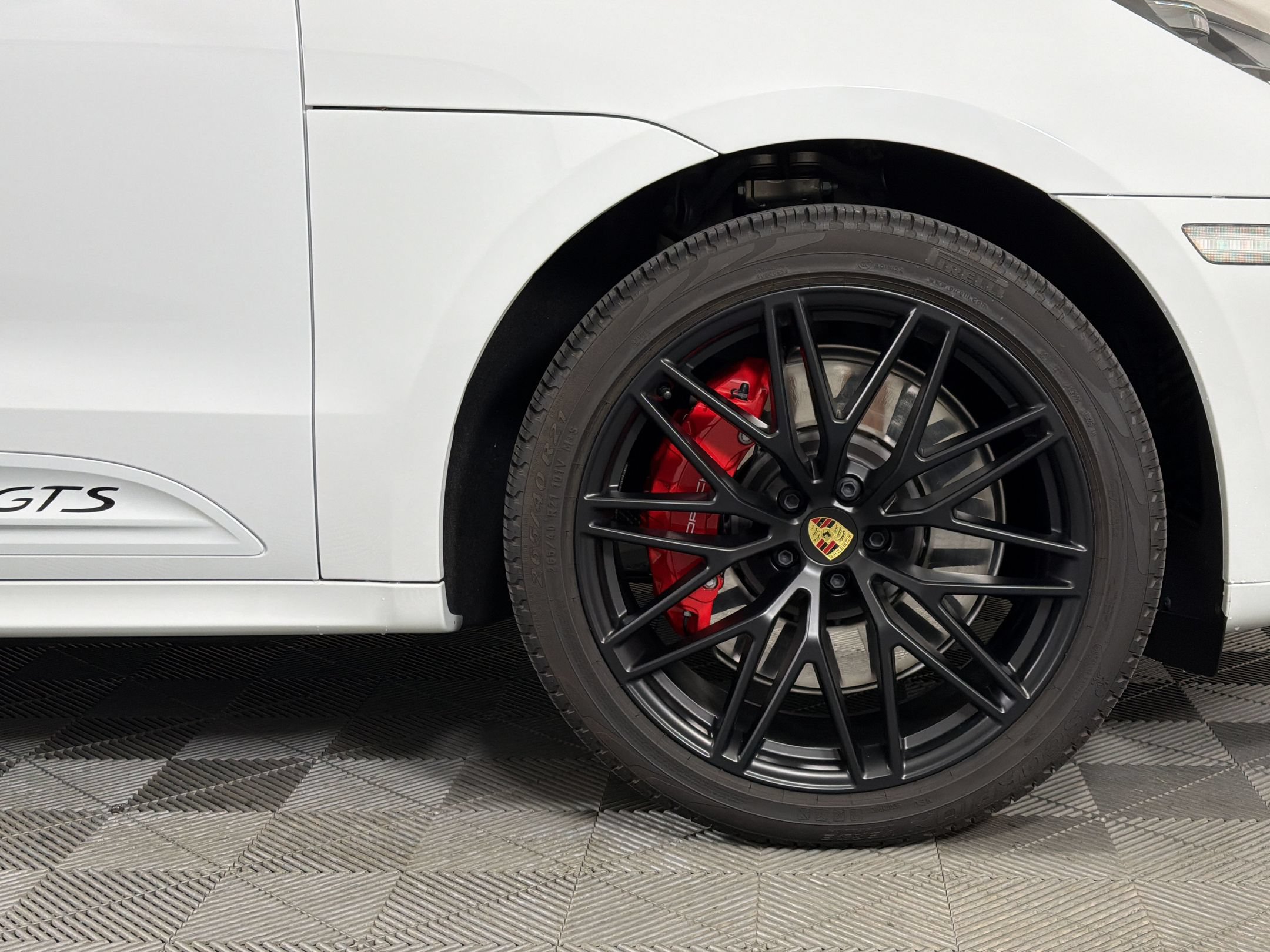 Used 2025 Porsche Macan GTS AWD/4WD image 14