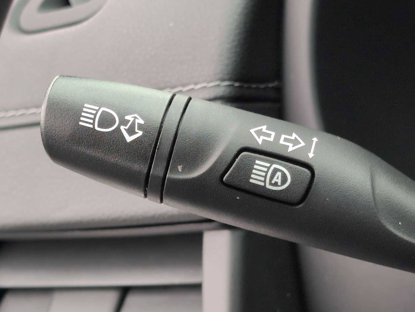 Used 2024 GMC Terrain SLE image 27