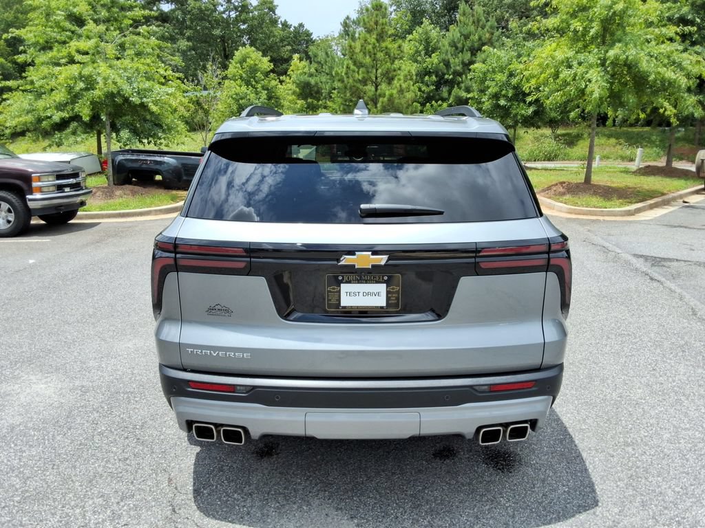 Certified 2025 Chevrolet Traverse LT w/ Driver Confidence Package FWD image 6