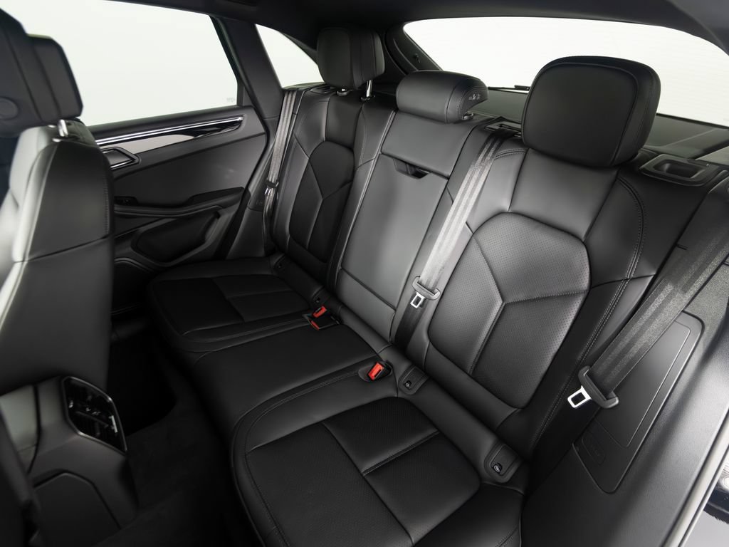 New 2026 Porsche Macan AWD/4WD image 39