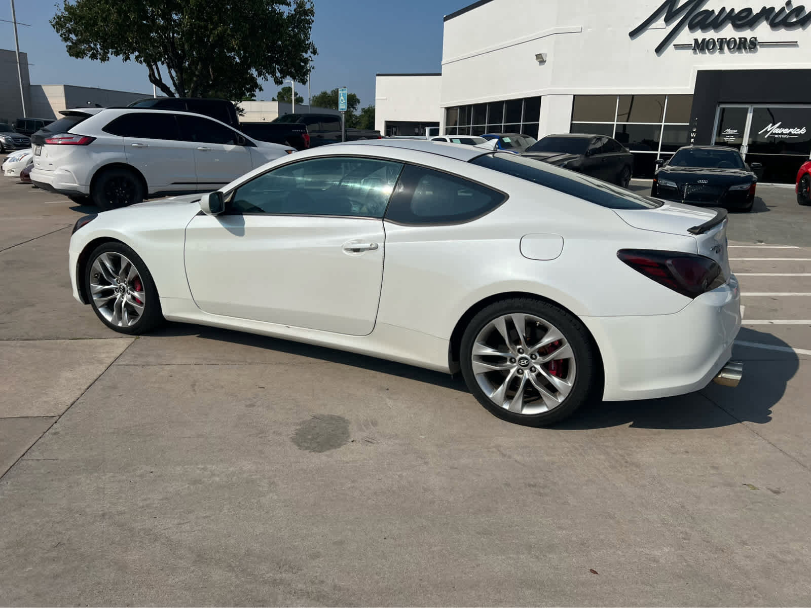 Used 2013 Hyundai Genesis 2.0T image 2