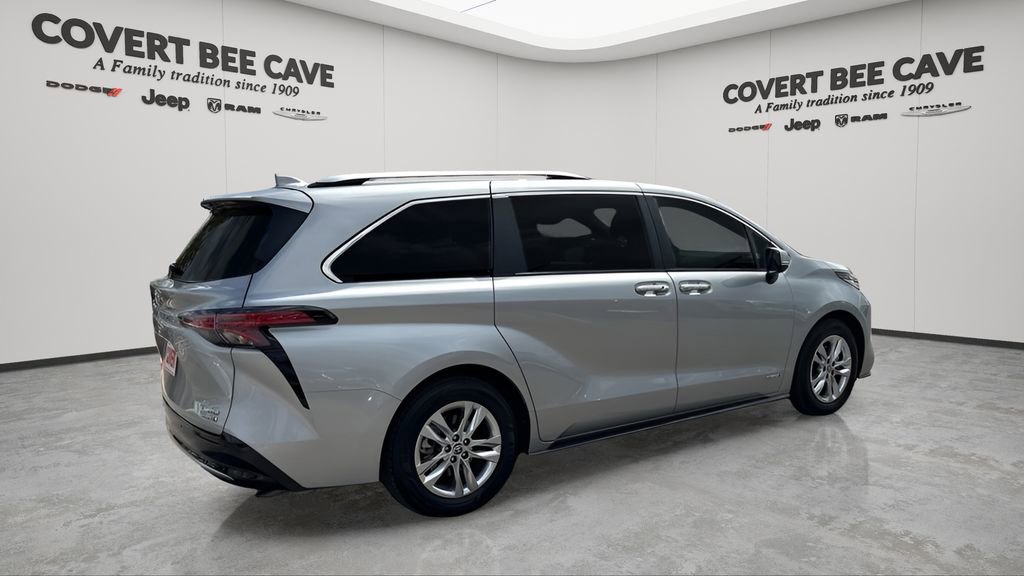 Used 2021 Toyota Sienna Limited image 10