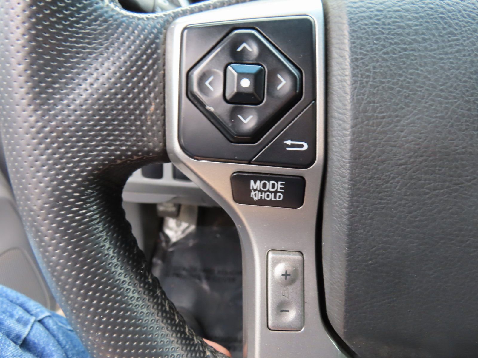 Used 2015 Toyota Tacoma 4x4 Double Cab w/ TRD Sport Package image 14