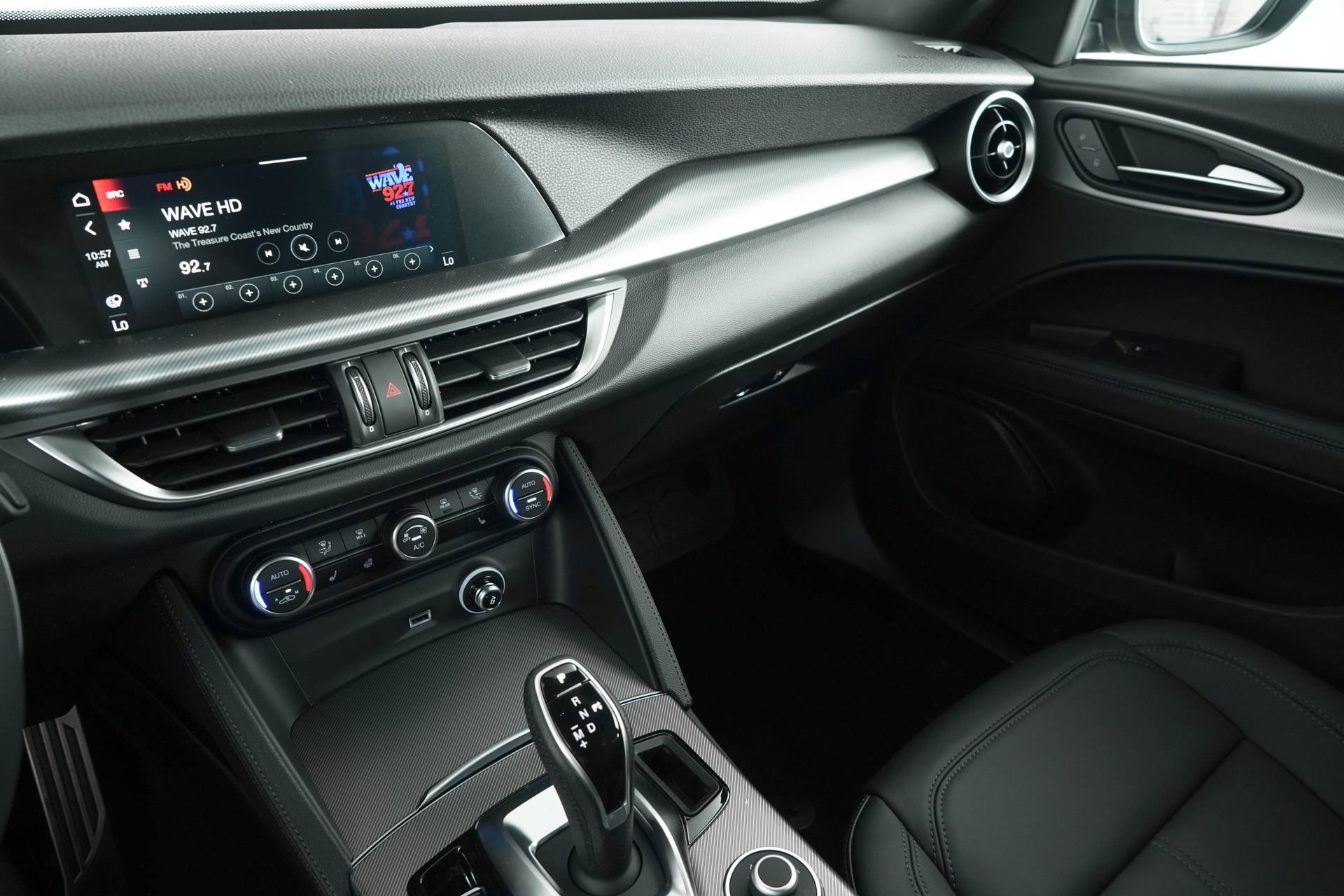 New 2025 Alfa Romeo Stelvio Sprint image 27