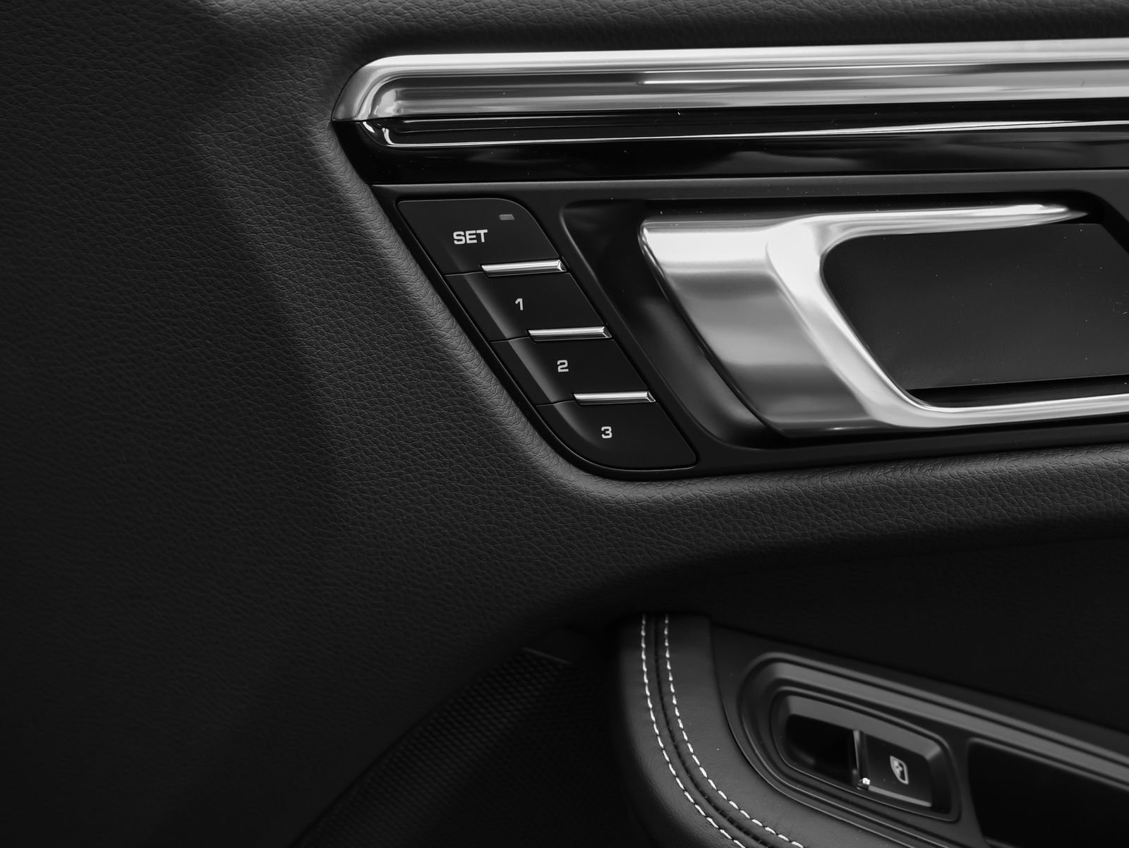 New 2026 Porsche Macan Turbo AWD/4WD image 22