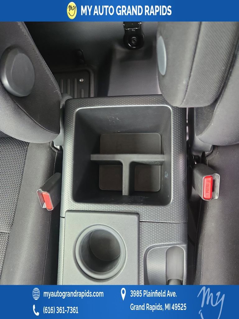 Used 2014 Toyota FJ Cruiser 2WD image 38