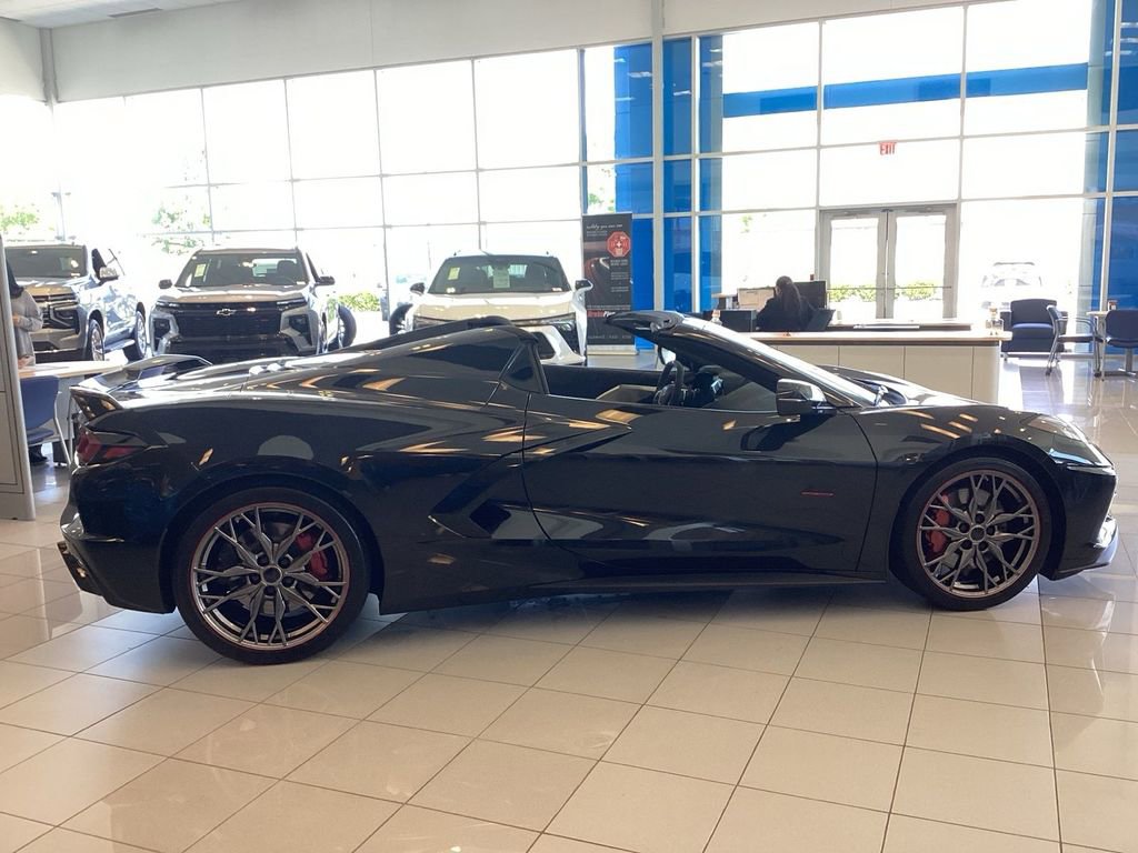 Used 2023 Chevrolet Corvette Stingray Premium Conv w/ Z51 Performance Package RWD image 5