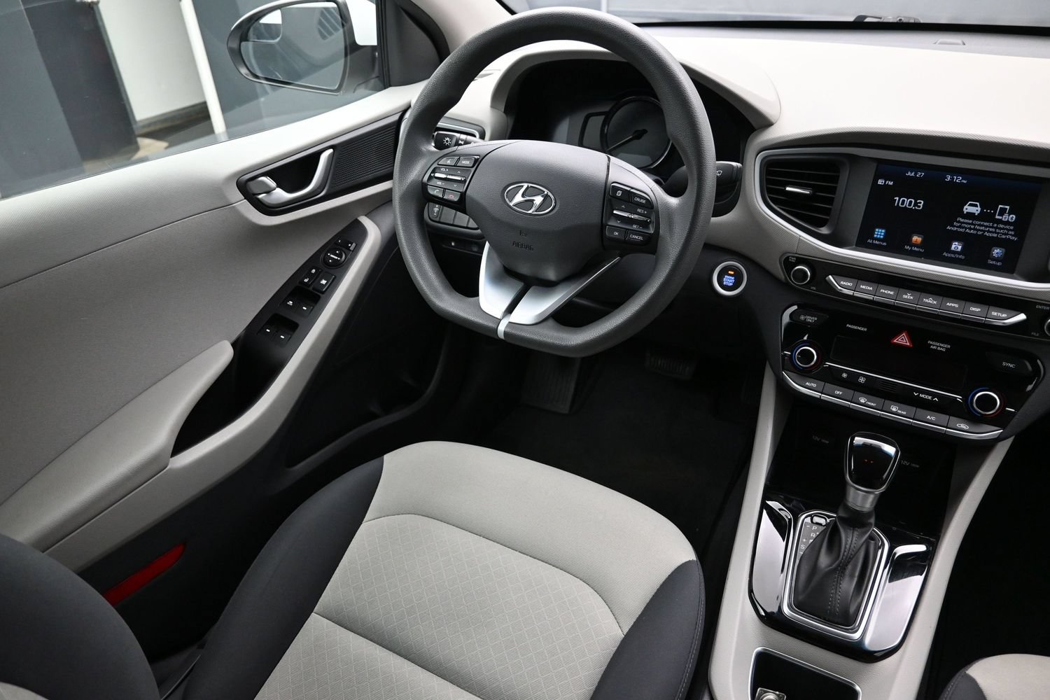 Used 2018 Hyundai Ioniq Blue FWD image 24