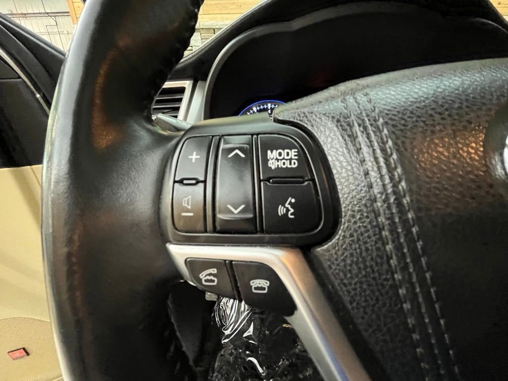 Used 2015 Toyota Highlander Limited AWD/4WD image 18