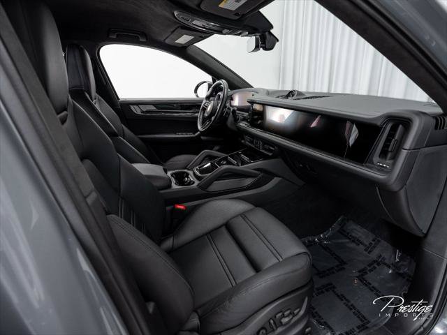 Used 2024 Porsche Cayenne Turbo GT AWD/4WD image 41