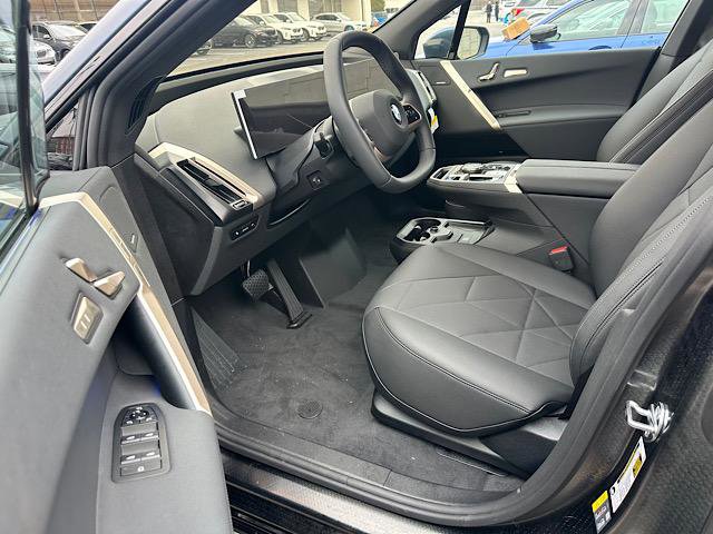 New 2026 BMW iX xDrive45 image 4