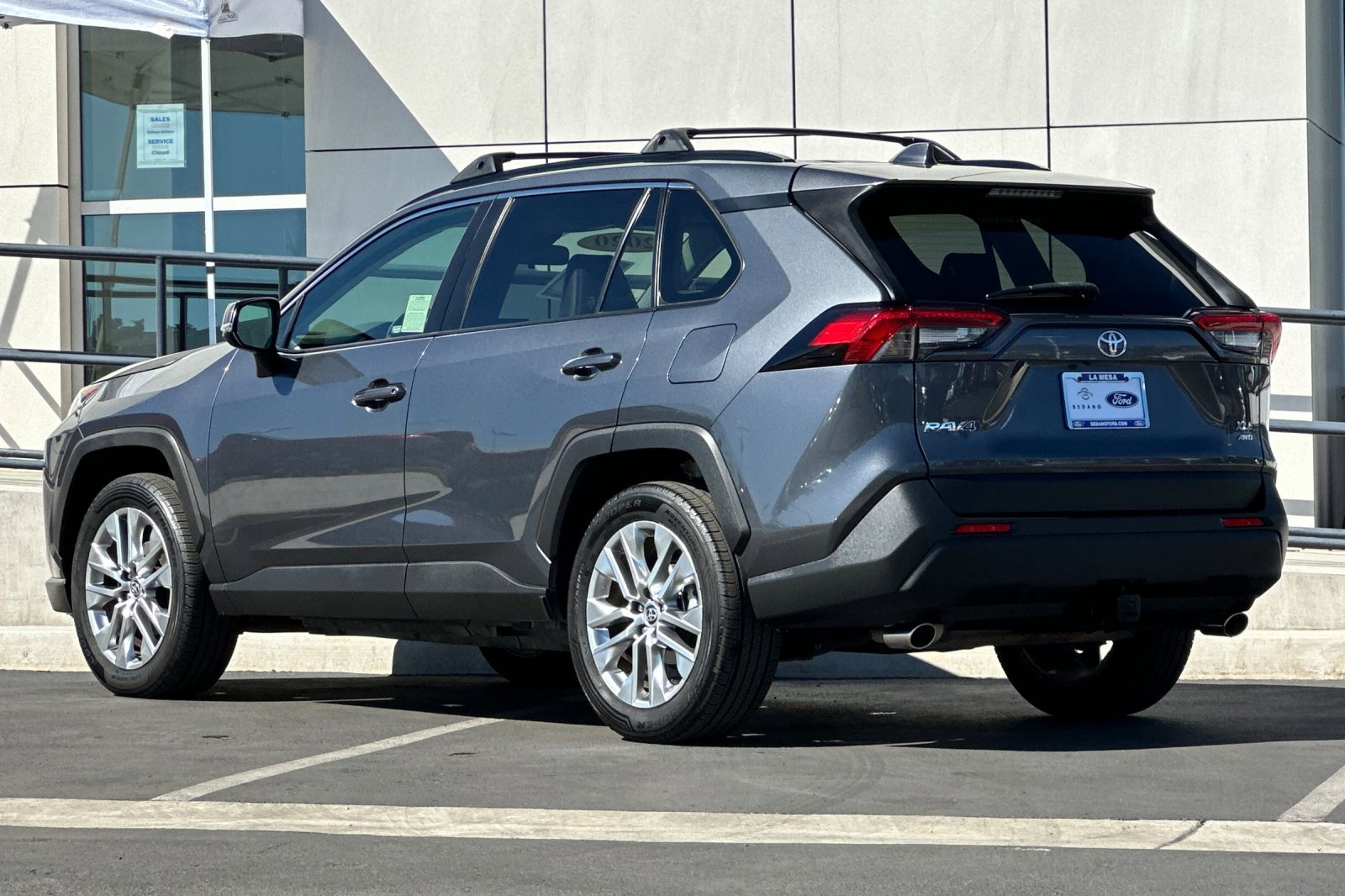 Used 2020 Toyota RAV4 XLE Premium image 5
