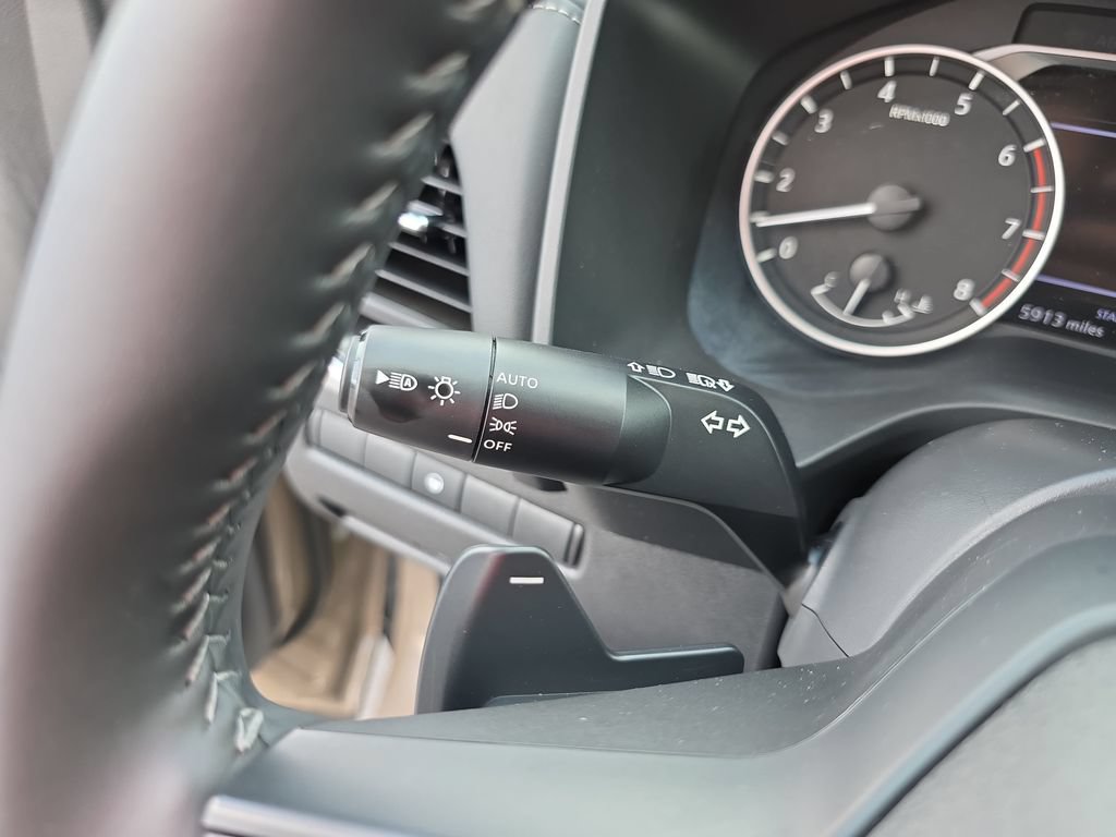 Used 2025 Nissan Rogue SV FWD image 34