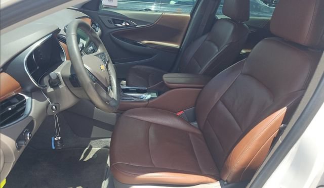 Used 2016 Chevrolet Malibu LT w/ Leather Package FWD image 4