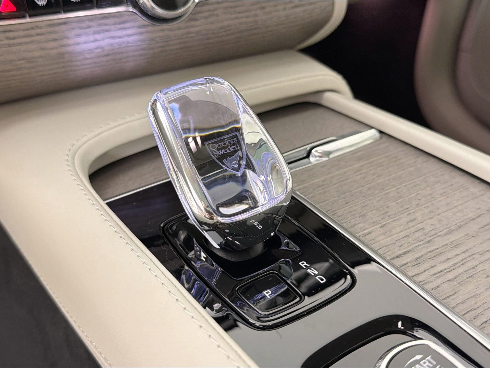 Certified 2024 Volvo XC90 B6 Ultimate w/ Protection Package Premier AWD/4WD image 16